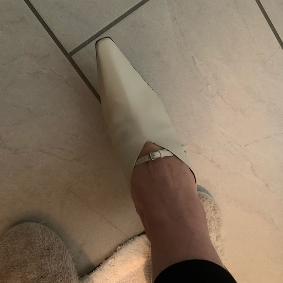 Off White Pumps - Picture 7 of 9